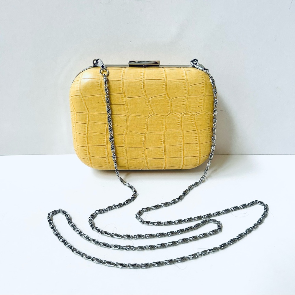Pill Box Shoulder/Clutch Bag w/Silver Toned Chain. Gently Used.